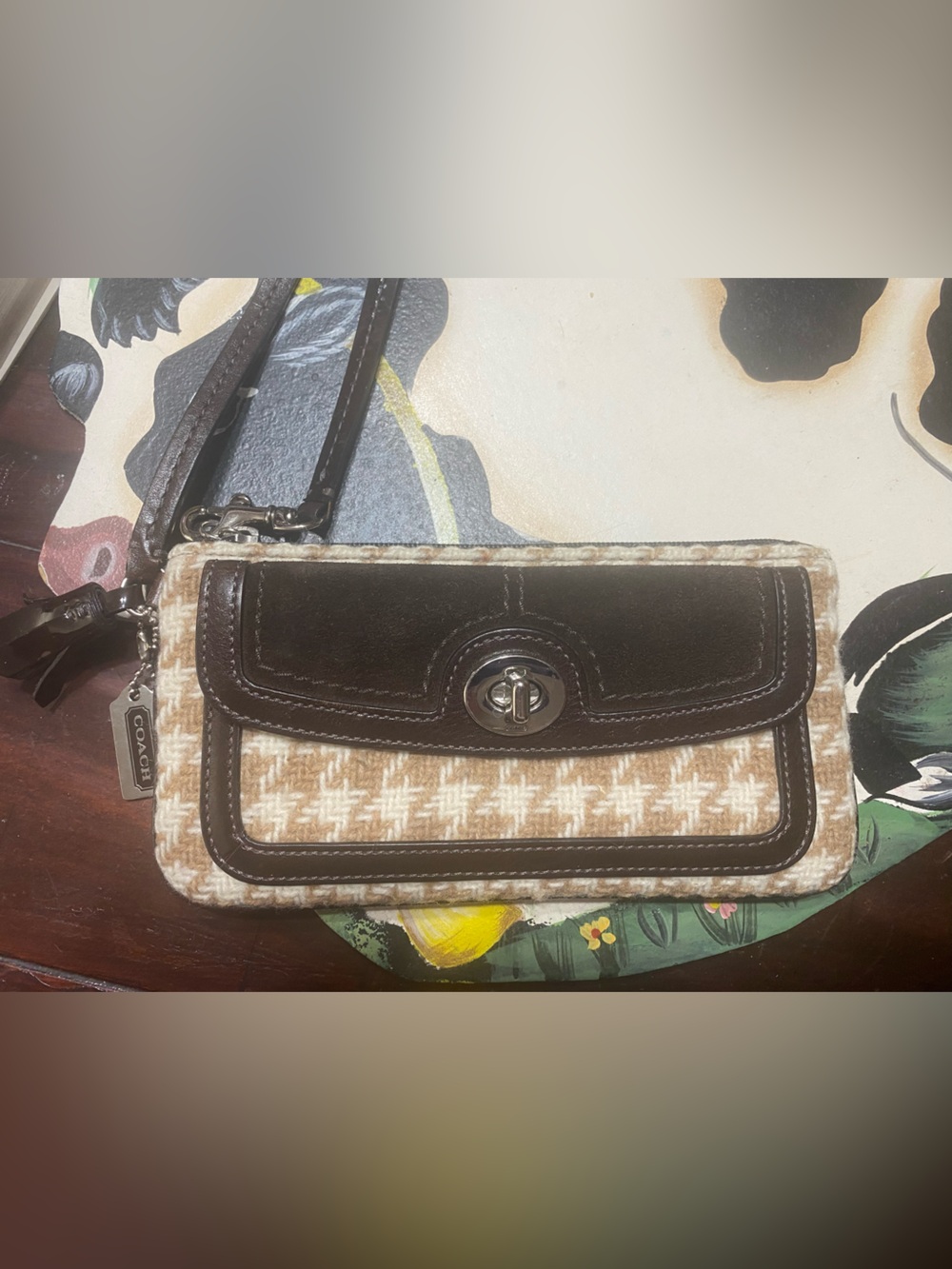 Coach Hamptons Brown Leather suede  & Beige Houndstooth Wristlet turnlock pocket